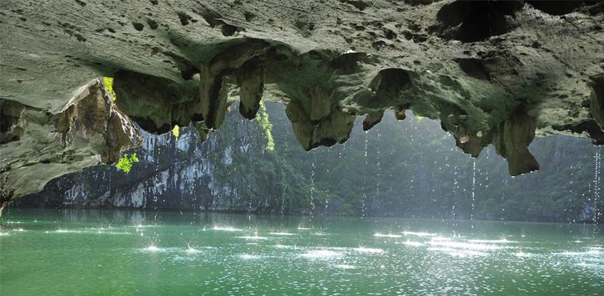 Dark & Bright Cave, Lan Ha Bay (Source Halong Bay tours)