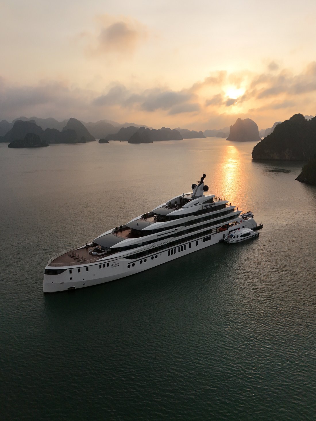 Best ways to get good prices for Grand Pioneers Halong Bay cruise