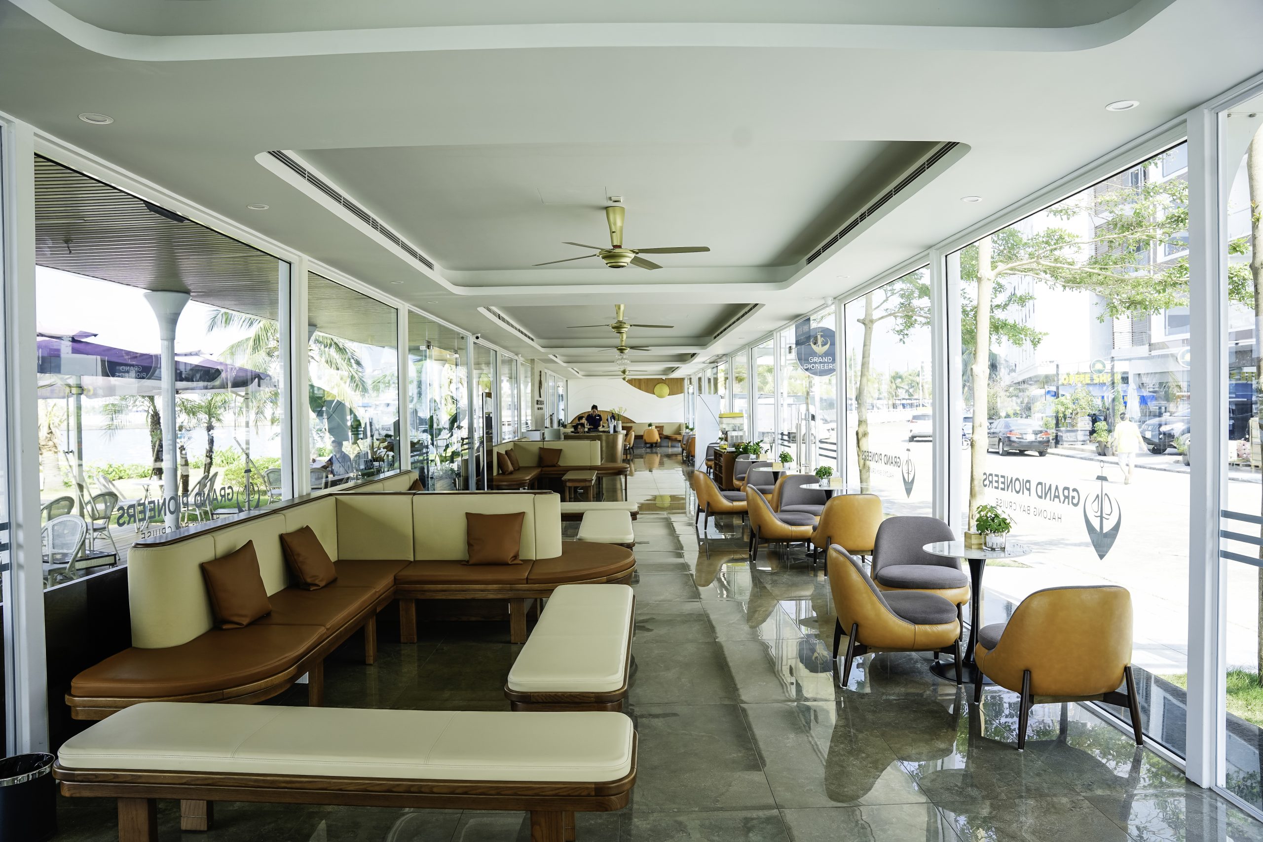 Grand Pioneers Waiting Lounge - Inside