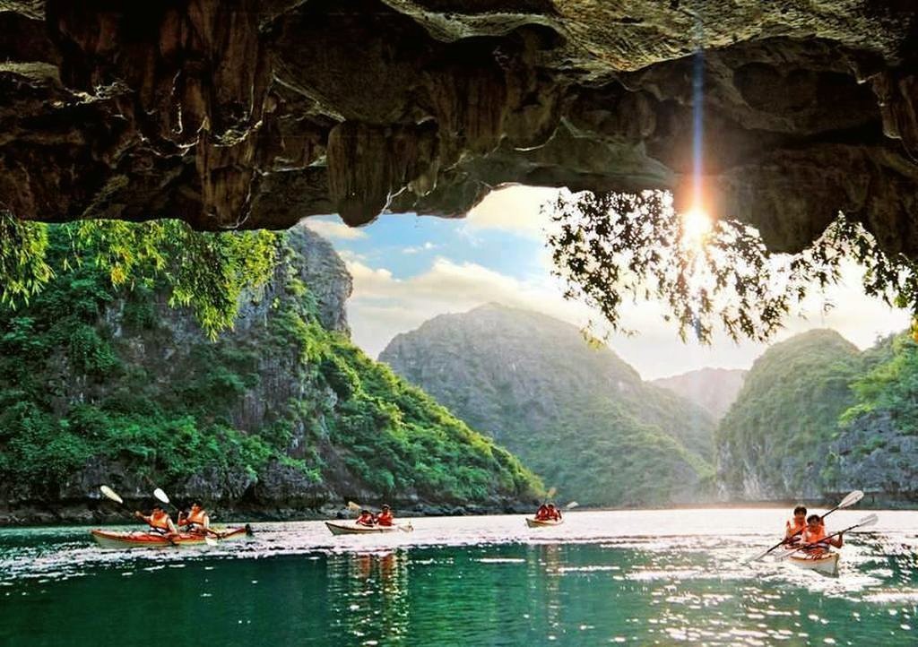 Ha Long Bay and its unique cave system