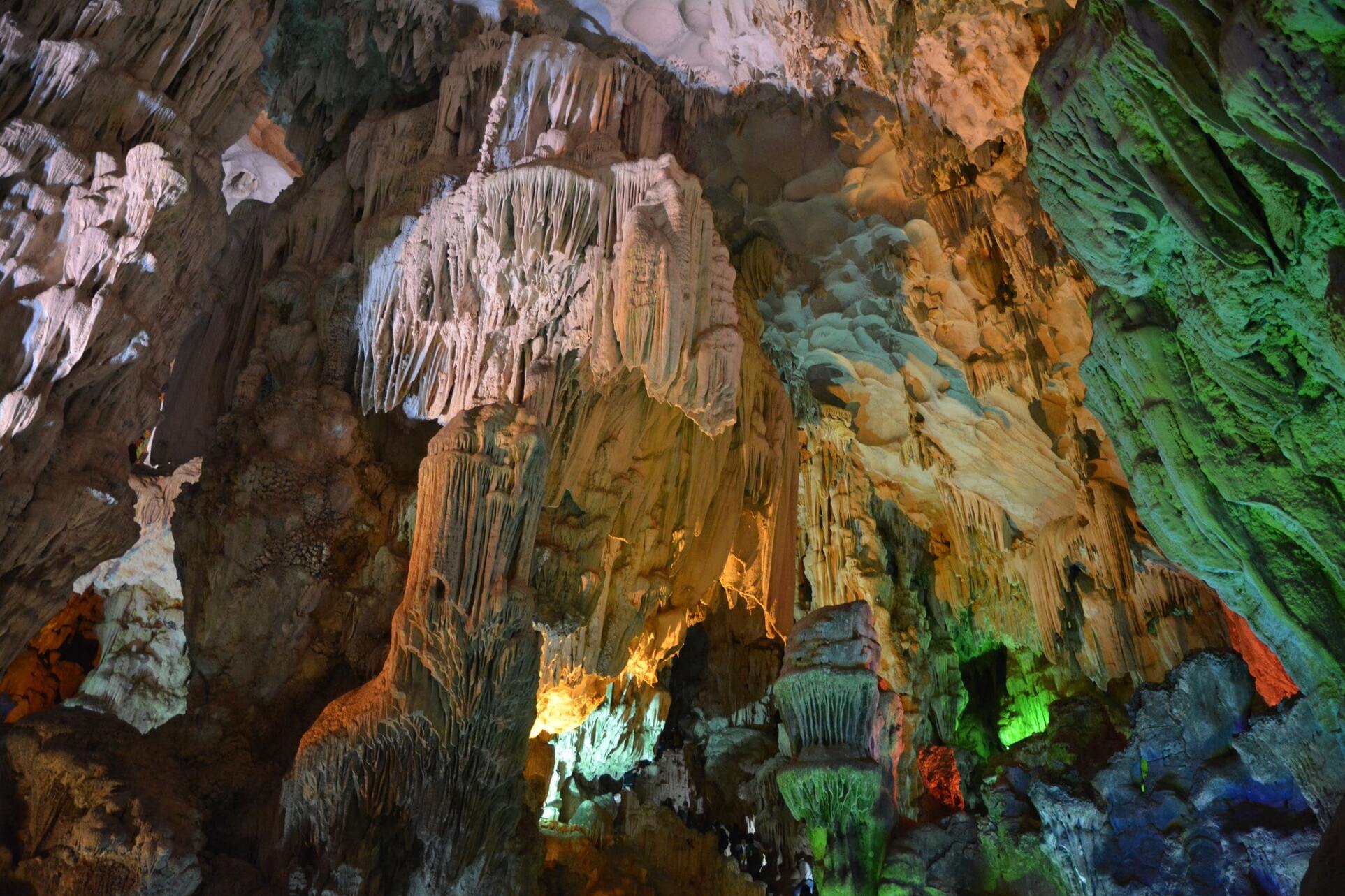 Thien Cung Cave (Heavenly Palace Cave)
